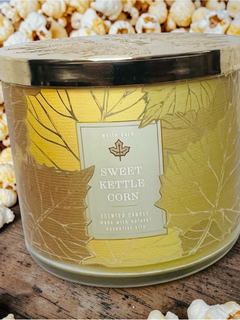 White Barn (Bath&Body) Sweet Kettle Corn Candle 3 wick -retired scent